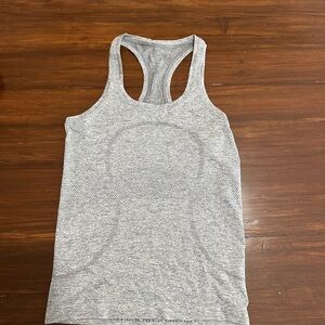 lululemon swiftly tech racerback 2.0, hip length, size 6, grey (slate/white)